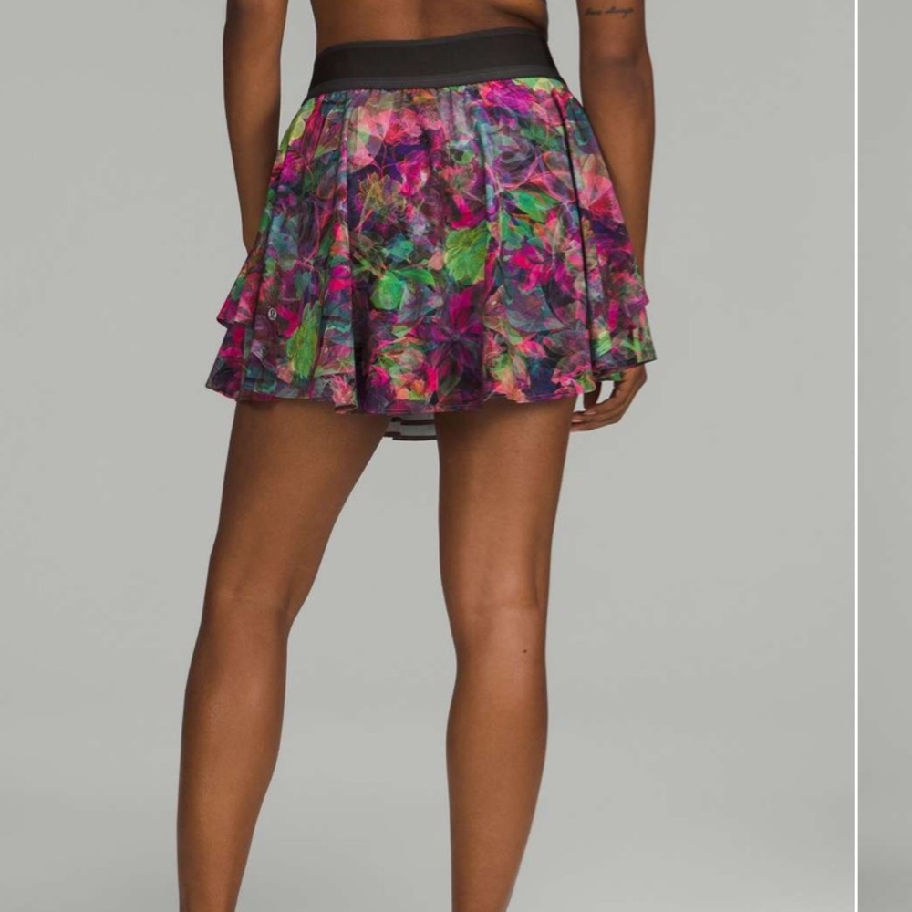 Lululemon Court Rival High Riise Skirt size 10Long in Vivid Floral Tone Multi - Picture 2 of 13